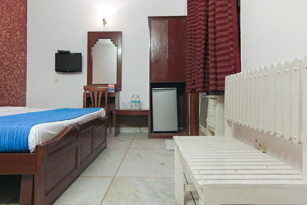 Hotel Rahul Palace Нью-Дели Экстерьер фото