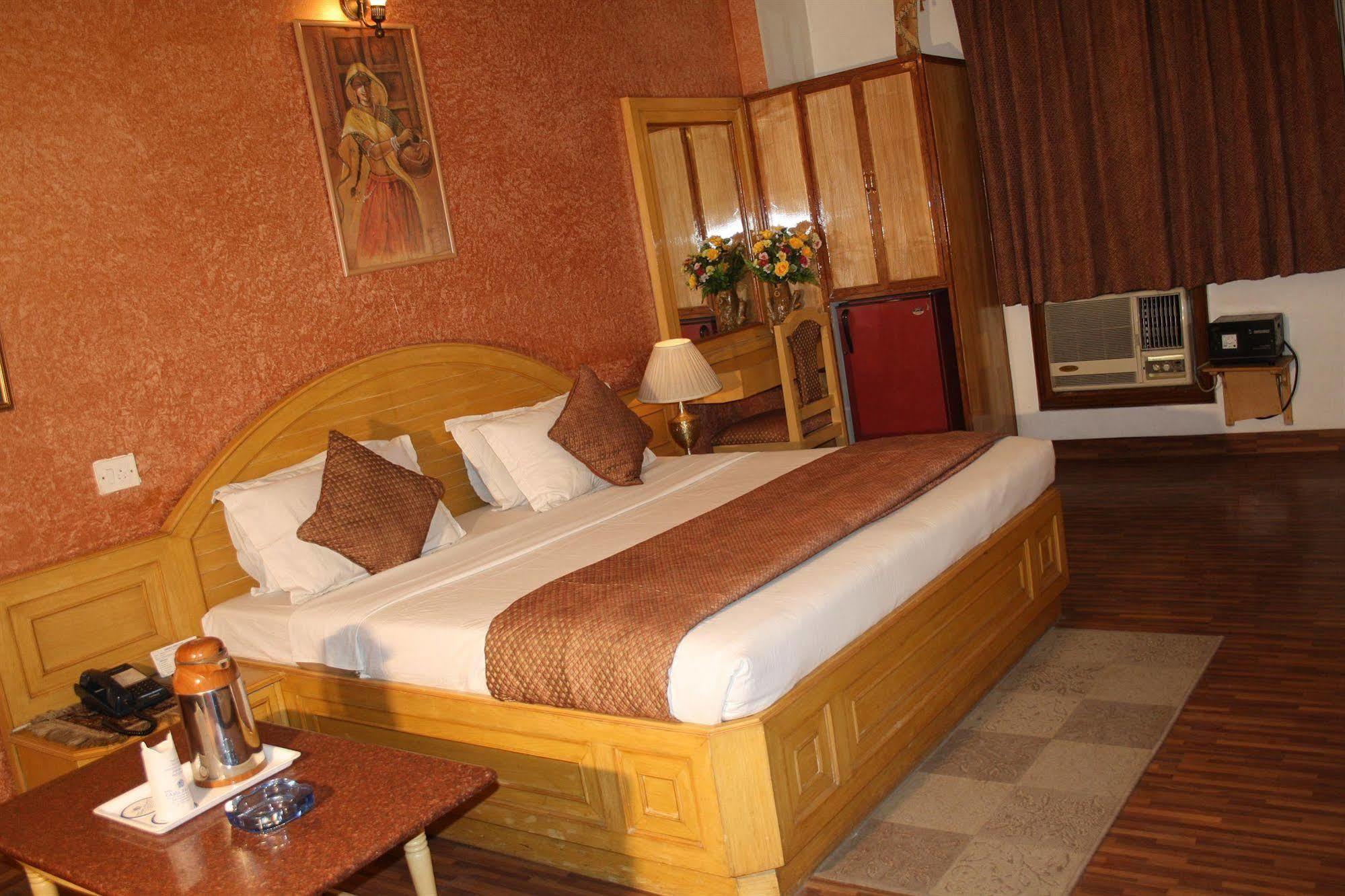 Hotel Rahul Palace Нью-Дели Номер фото