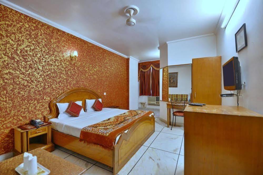 Hotel Rahul Palace Нью-Дели Экстерьер фото